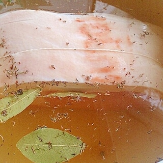 豚塊肉の塩水漬け、下処理の仕方